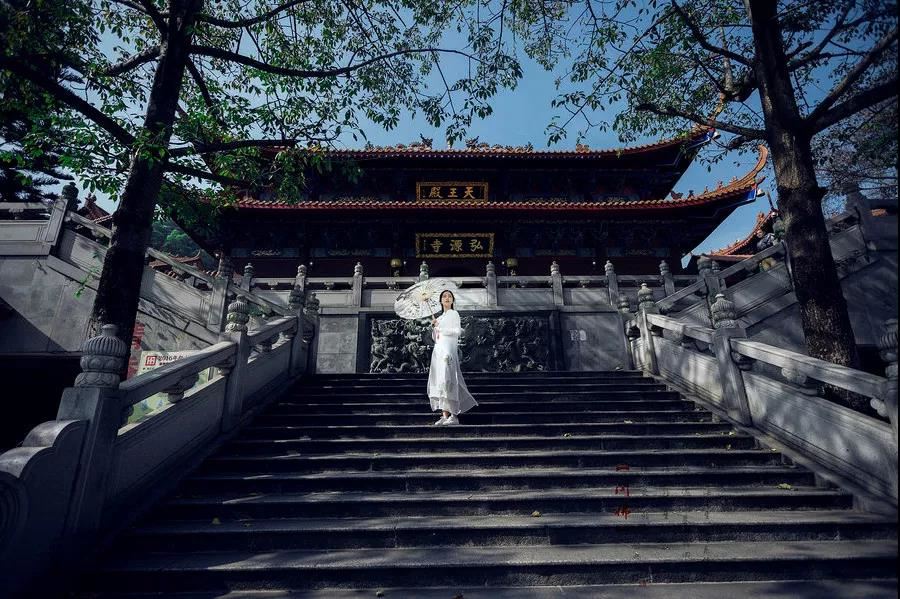 女性桃花运旺盛的八字命理与周易运势